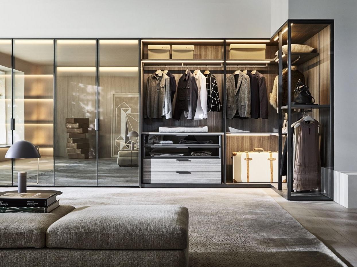 Sectional wood and glass wardrobe | Gliss Master by Molteni