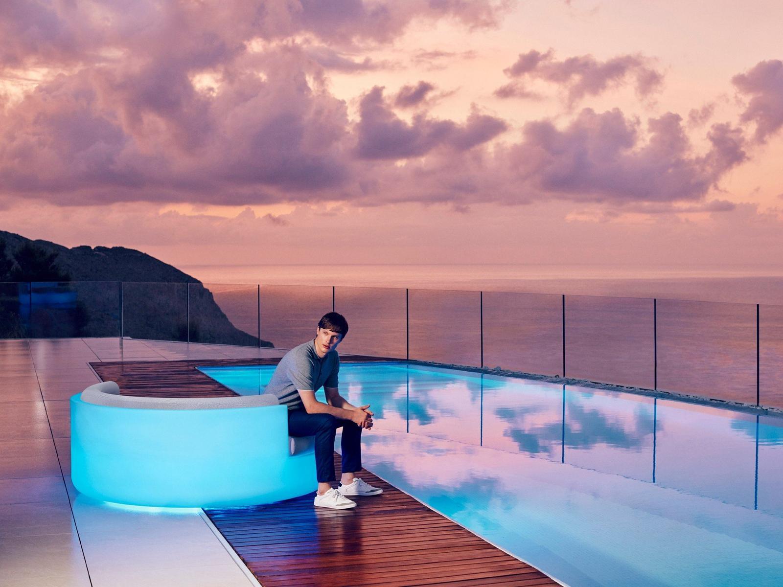 Round igloo garden bed | Ulm Daybed by Vondom