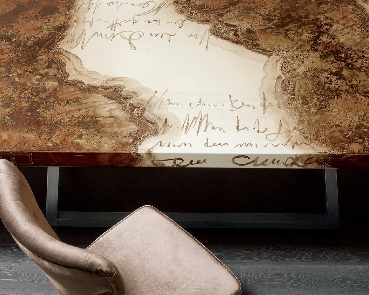 Round marble table in a luxury style | Decoro by Rugiano