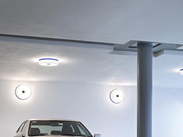 Polycarbonate wall lamp | Button by Flos