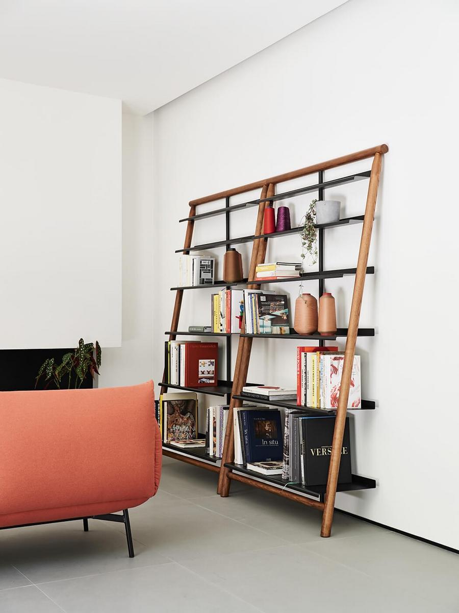 Open wall-mounted painted metal bookcase | Suite by Midj