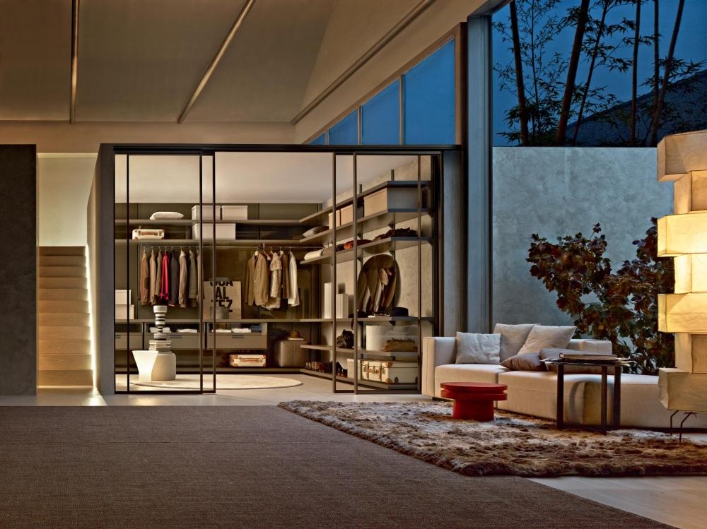 Sectional wood and glass walk-in wardrobe | Gliss Walk-in by Molteni