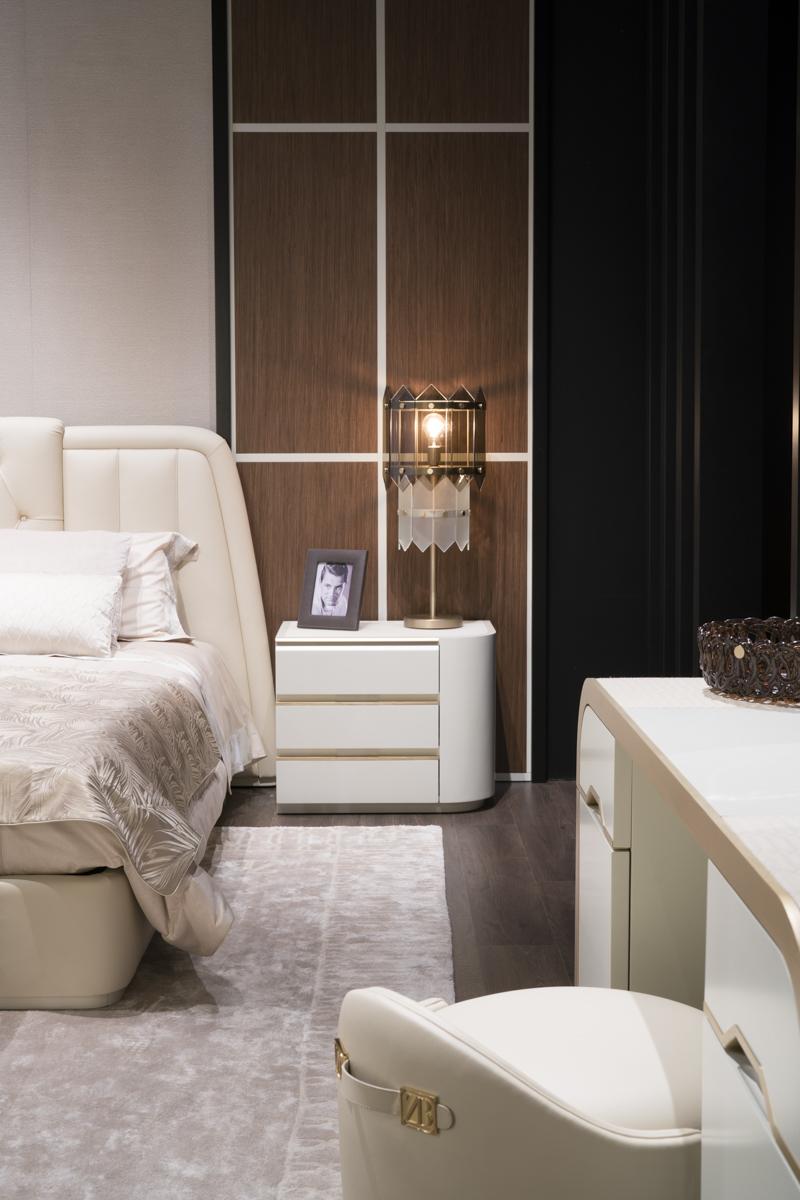 Lacquered bedside table and calacatta marble top | Stuart by Bruno Zampa