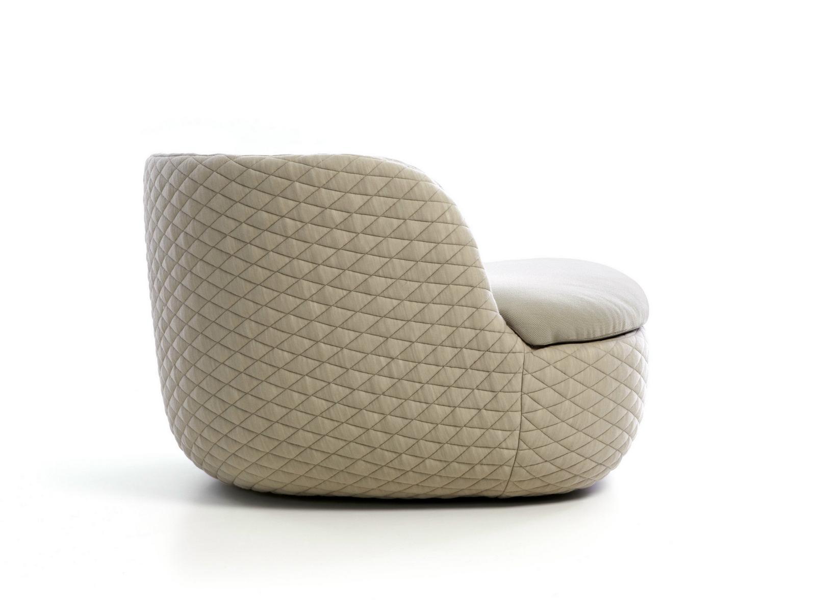 Upholstered armchair with armrests | Bart Armchair Basic by Moooi