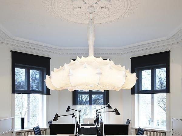 Cocoon resin pendant lamp | Cocoon Zeppelin by Flos