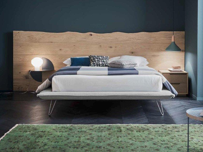 Upholstered solid wood double bed | Wood Ring 7 by Altacorte