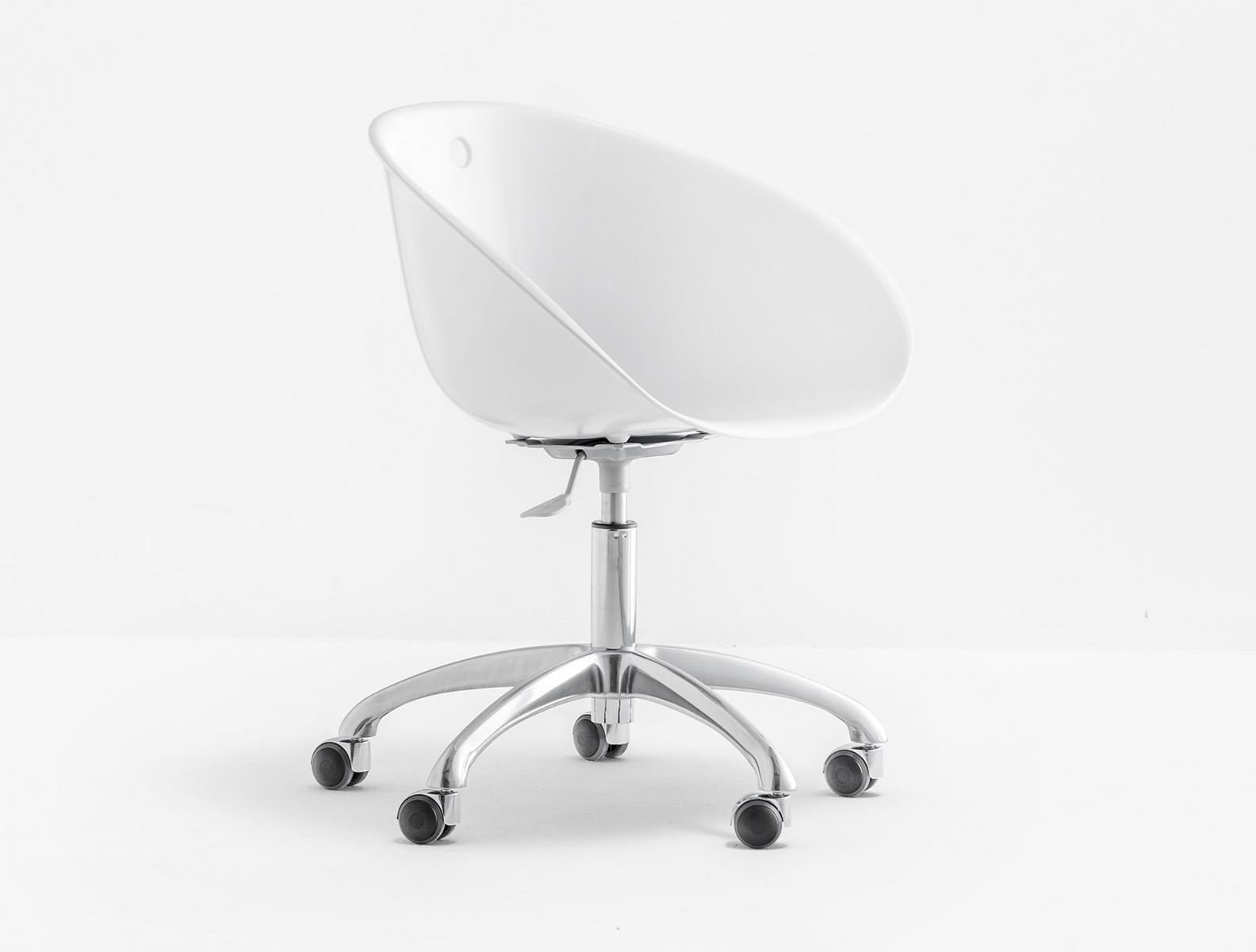 Polycarbonate office chair with 5-Spoke base with castors | Gliss 961 by Pedrali