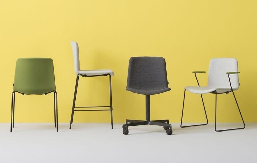 Upholstered chair with 4-spoke base | Tweet 893f/2 by Pedrali