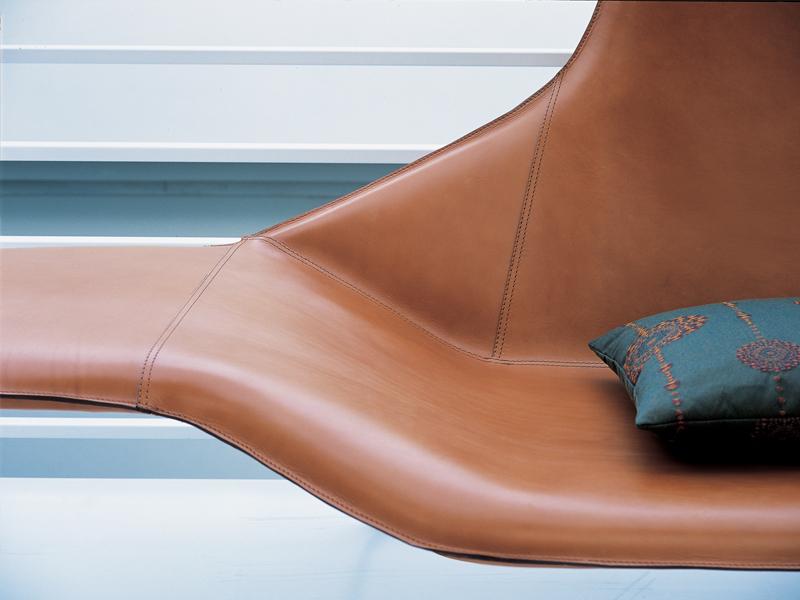 Upholstered Chaise longue | Lama 921 by Zanotta