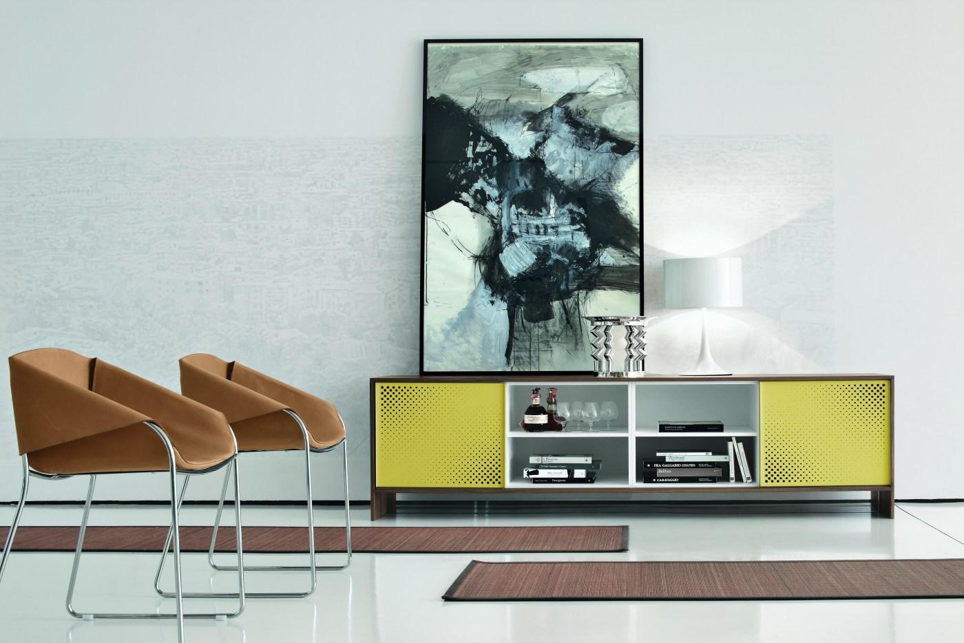 Sled base leather chair with armrests | Simply by Tonin Casa