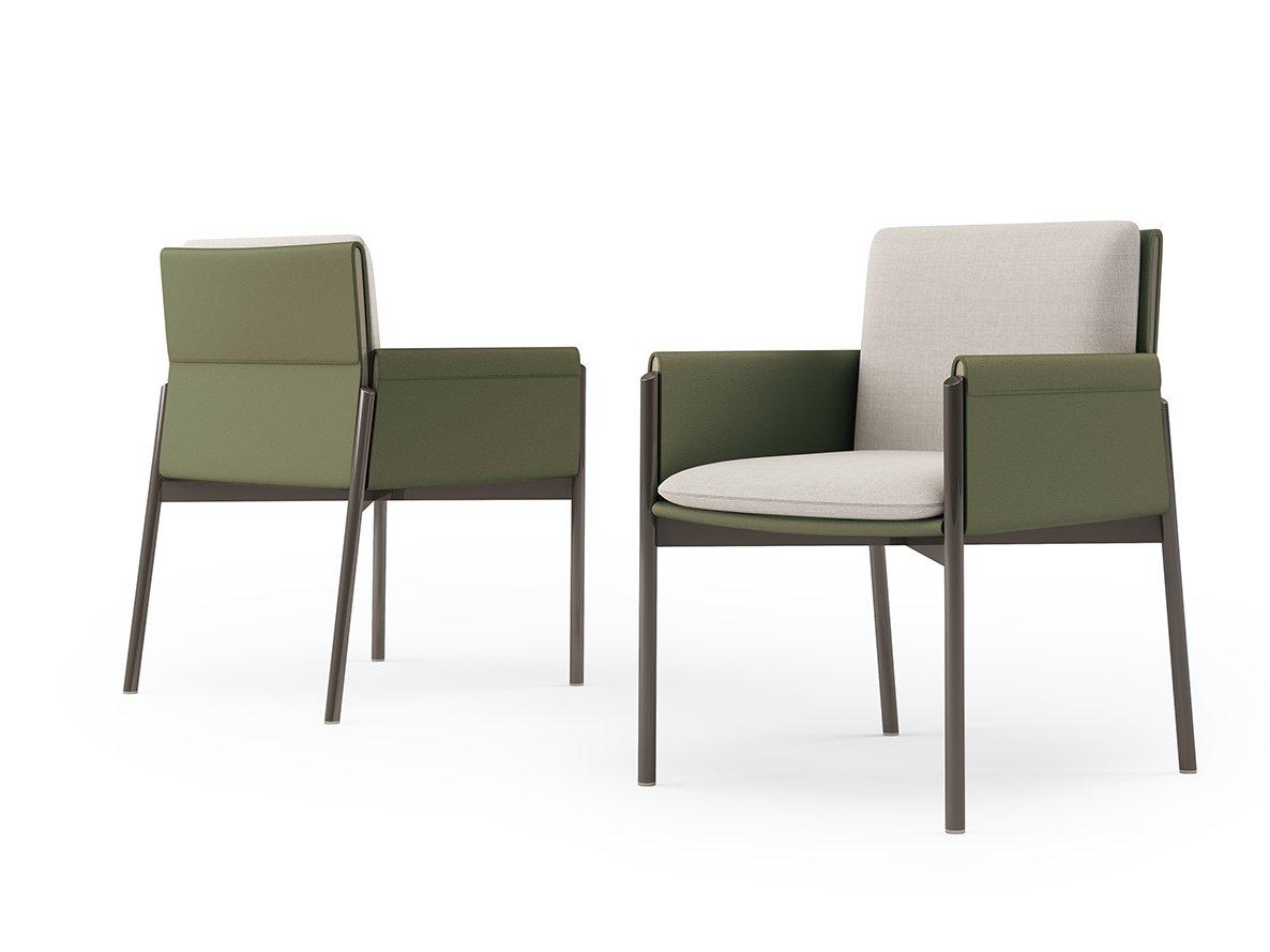 Chair with armrests covered in leather and fabric | Zenit by Turri