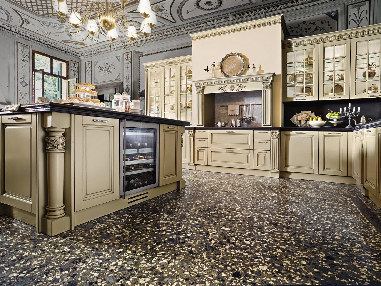 Wood kitchen with handles Old Line Gold-ie