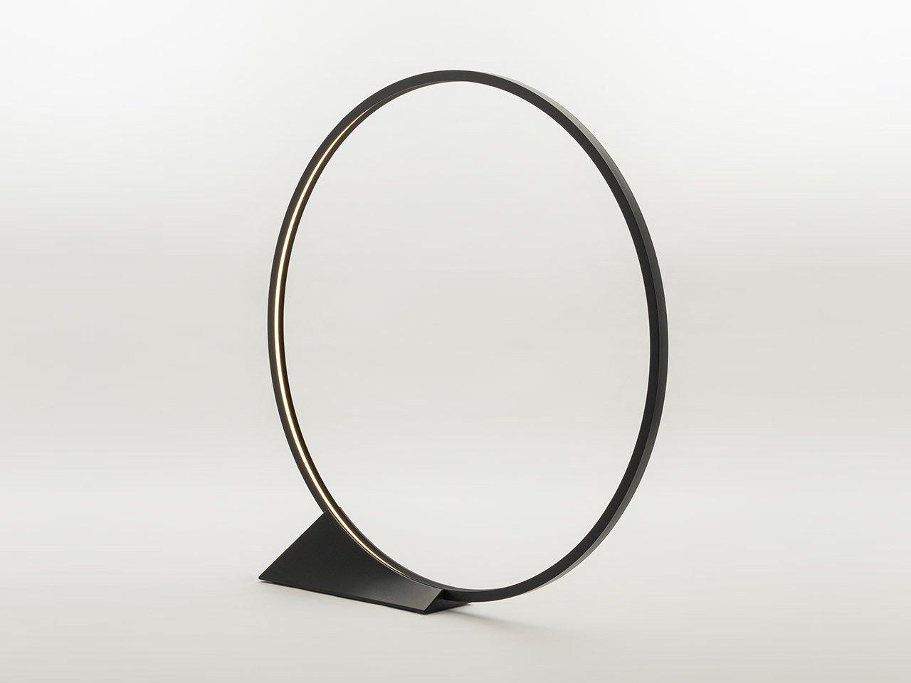 LED aluminium floor lamp | o' by Artemide