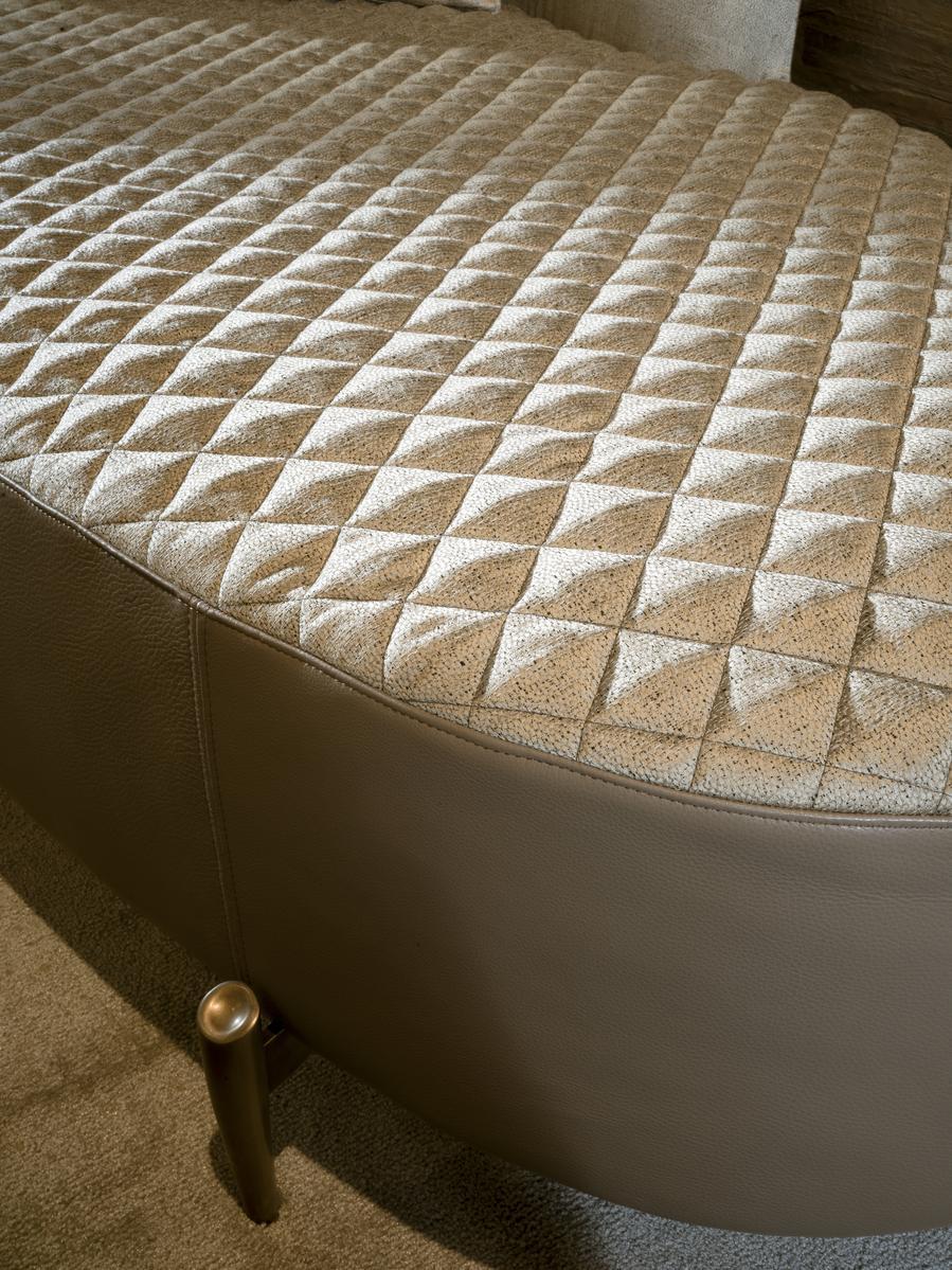 Tufted upholstered leather day bed | Selene by Ezio Bellotti