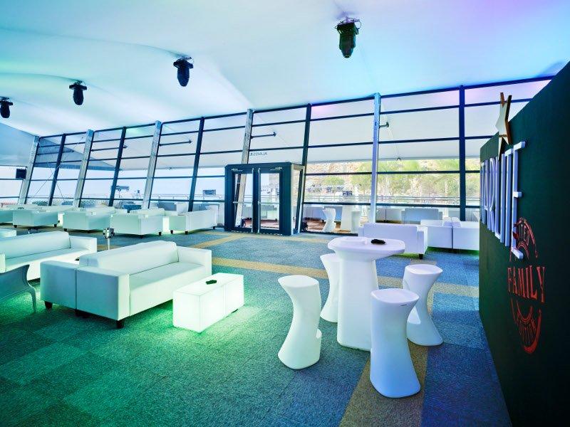 Polyethylene high table | Moma Aire High by Vondom