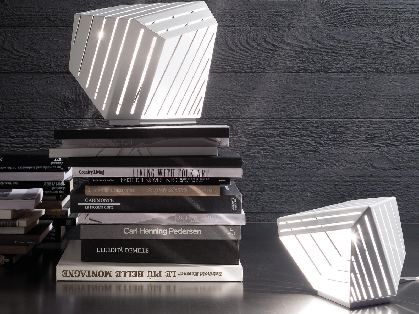 Direct light iron table lamp | Dadì by Zava