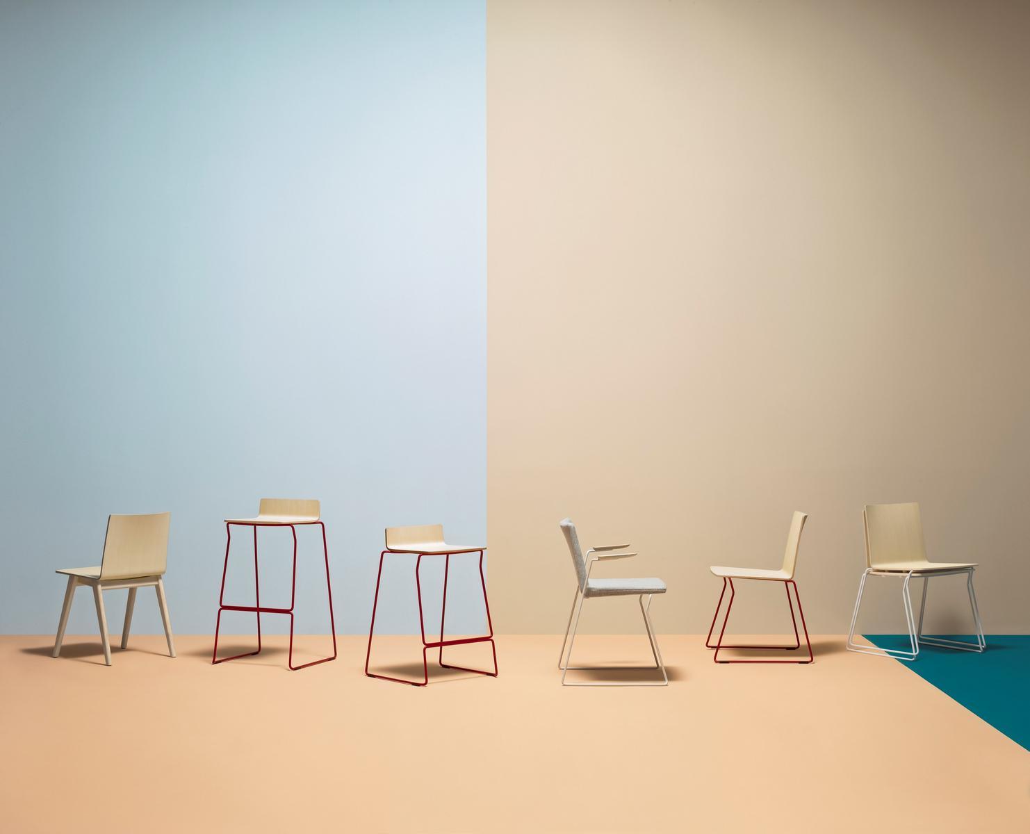 Sled base multi-layer wood chair with armrests | Osaka Metal 5715 by Pedrali