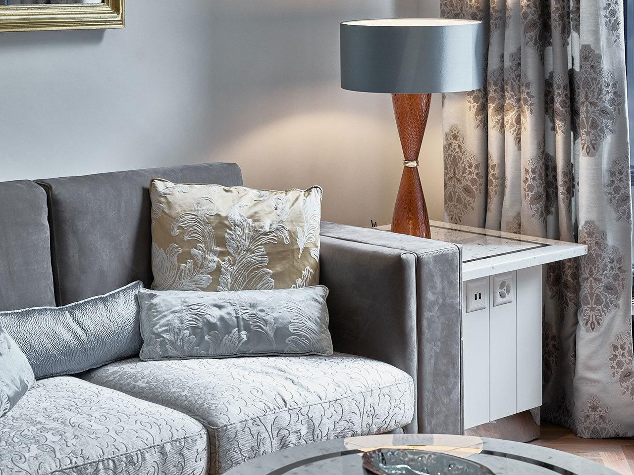 Indirect light glass table lamp | Cheers 2400/lg by Italamp