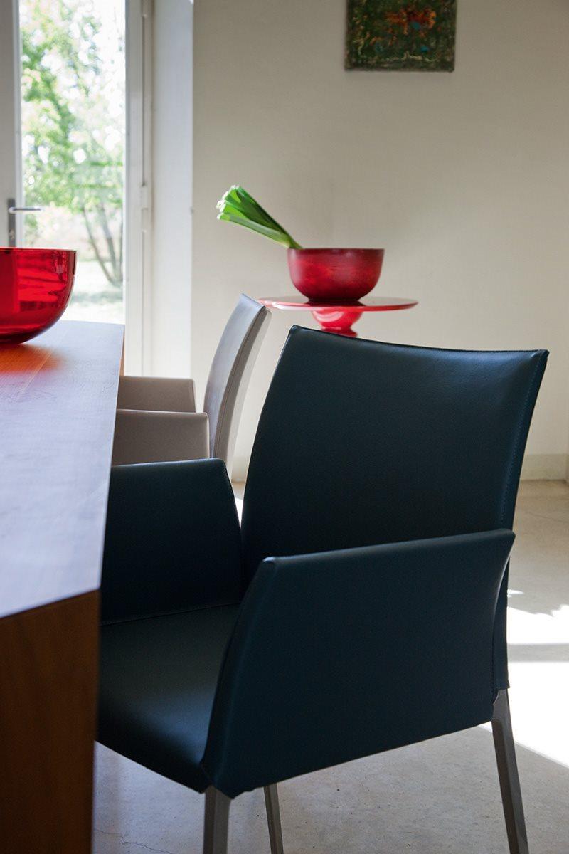 Chair with armrests | Lia 2088 by Zanotta