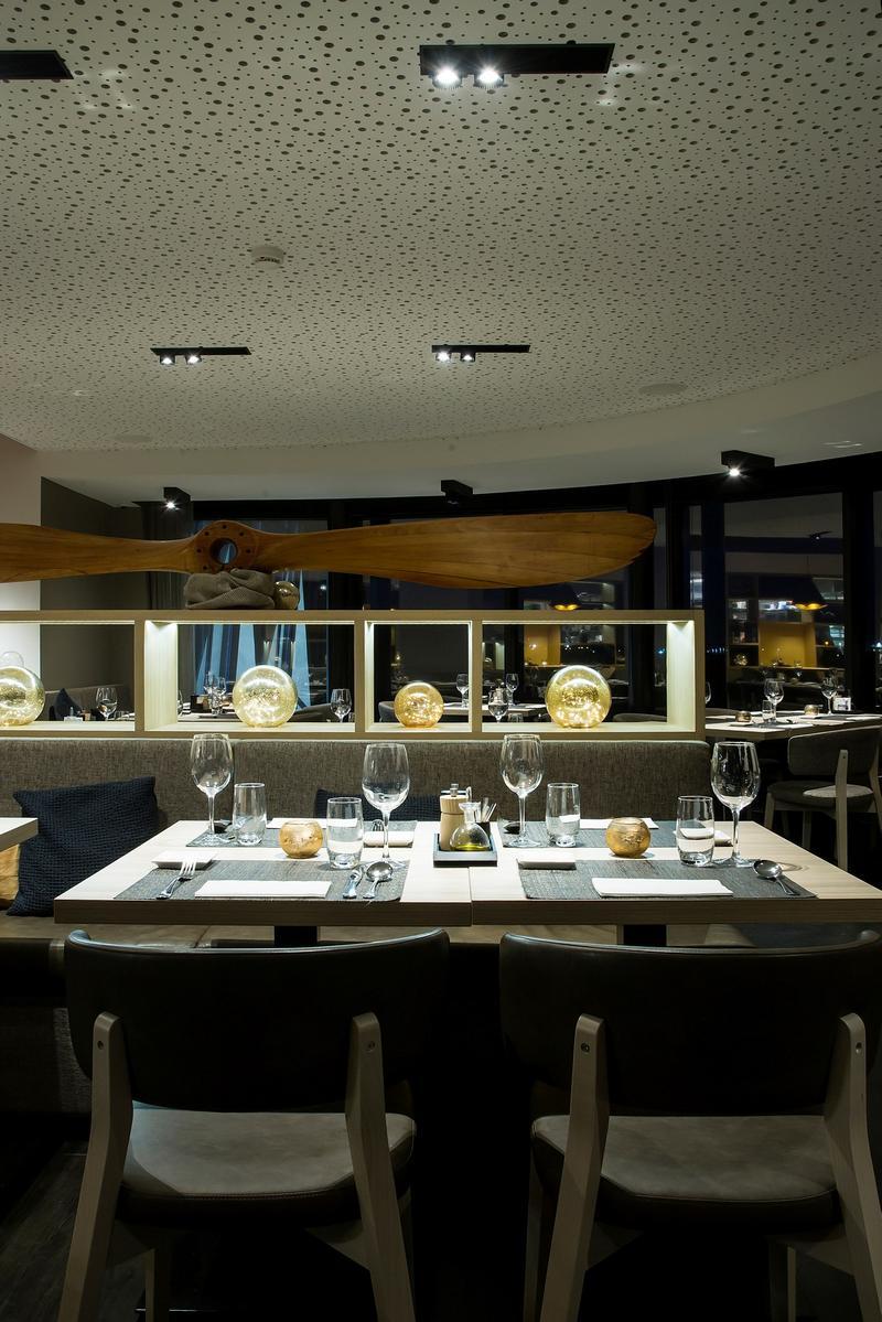 Semi-inset ceiling aluminium spotlight | Coolfin Box by Dark