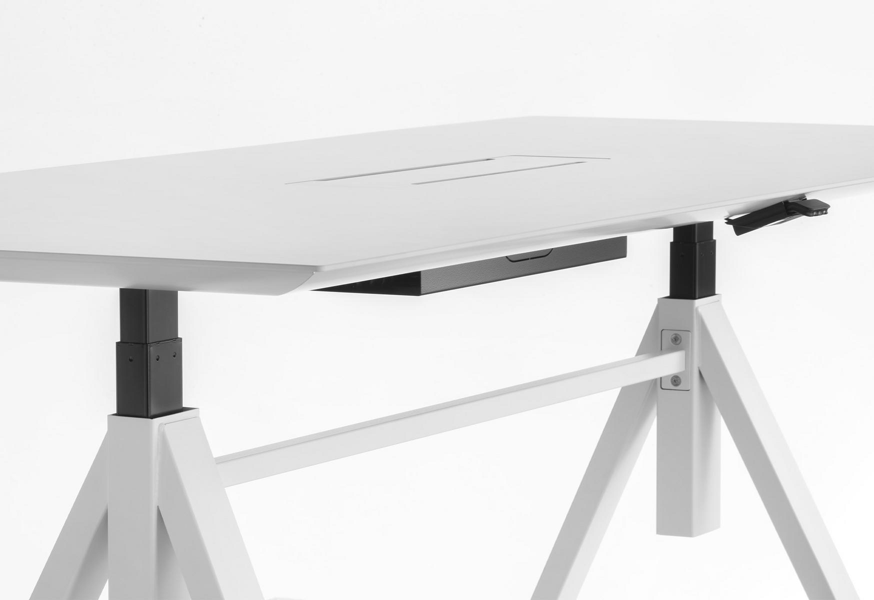 Height-adjustable rectangular office desk | Arki-table Adjustable by Pedrali