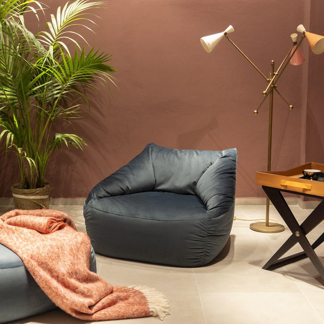 Fabric bean bag with armrests | Botero by Mantellassi 1926