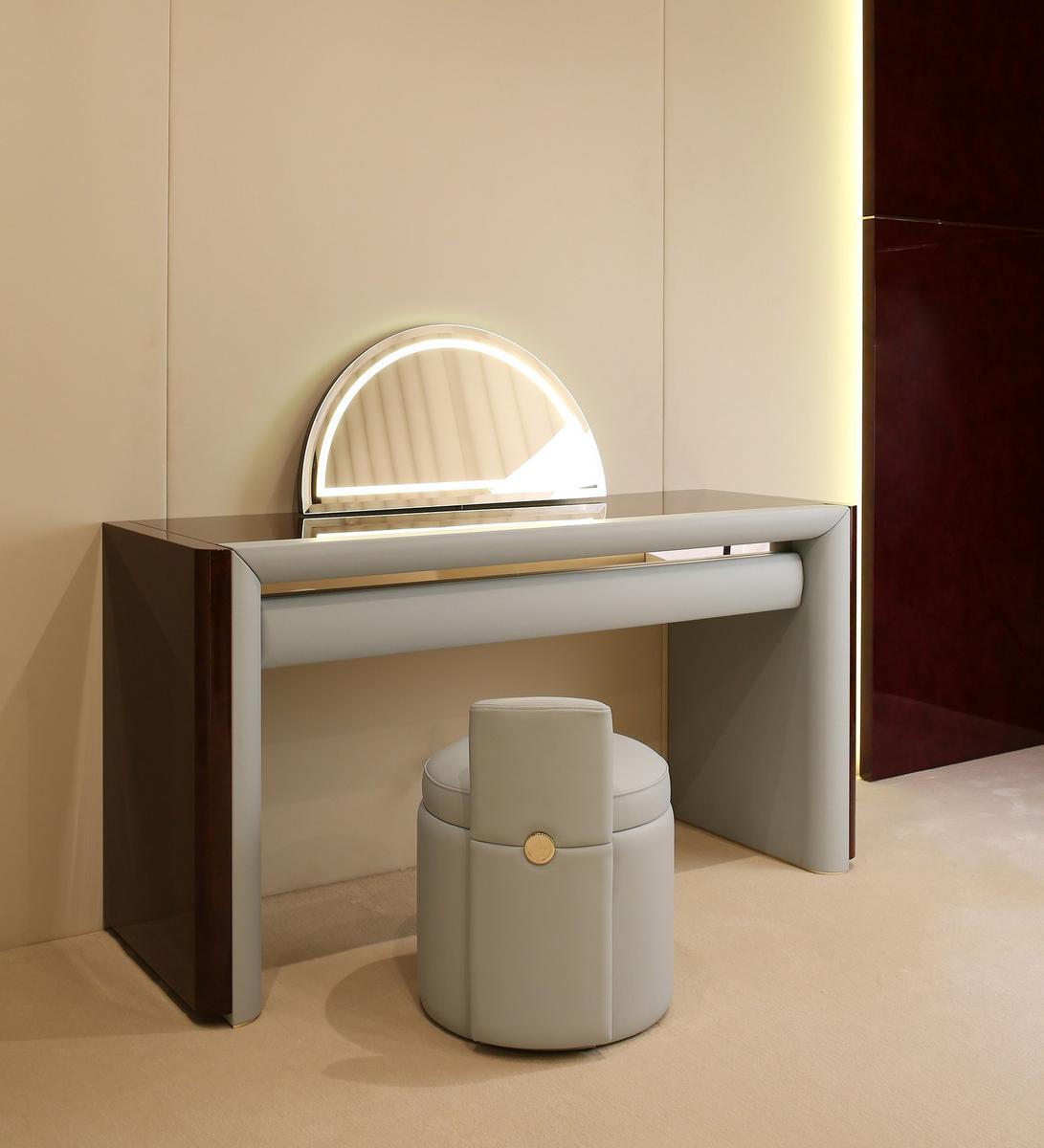 Upholstered round leather pouf | Madison by Turri