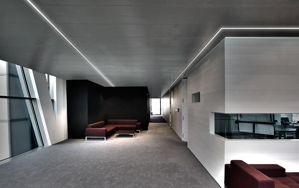 Extruded aluminium linear lighting profile | Brooklyn by Panzeri