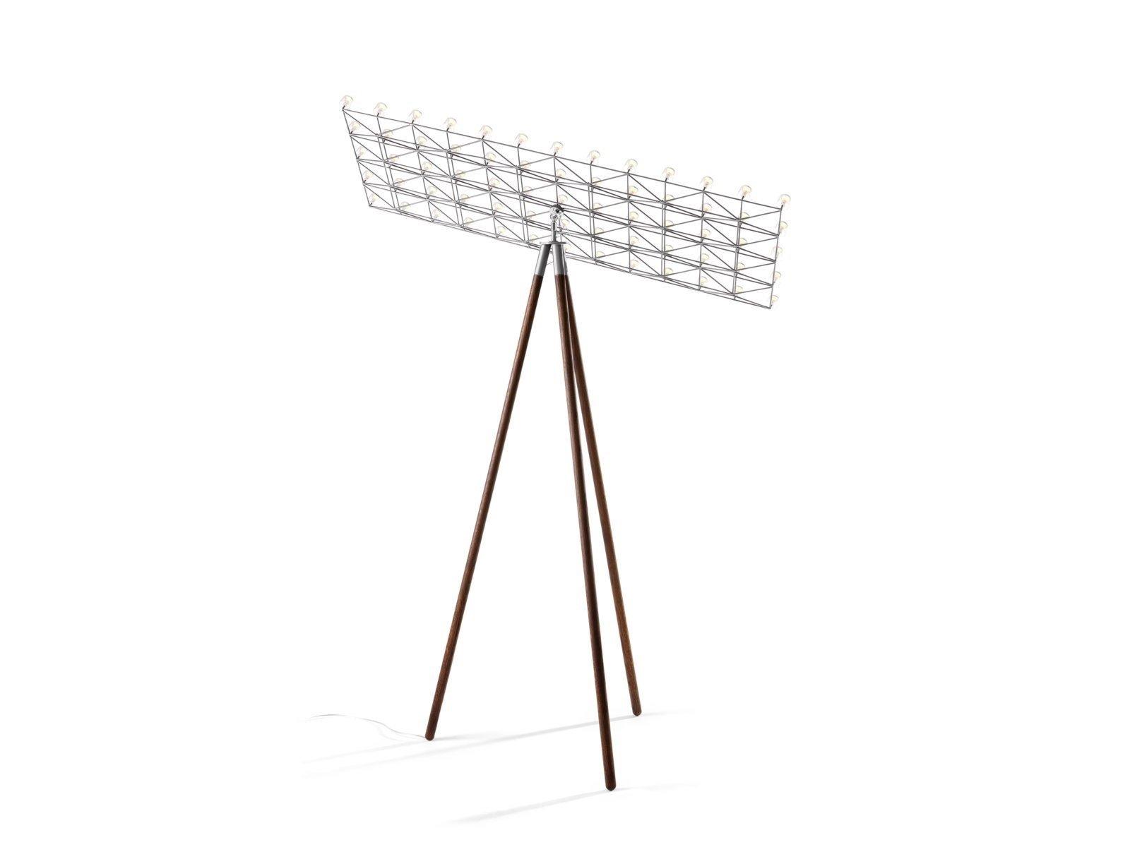 LED adjustable oak floor lamp | Space-frame by Moooi