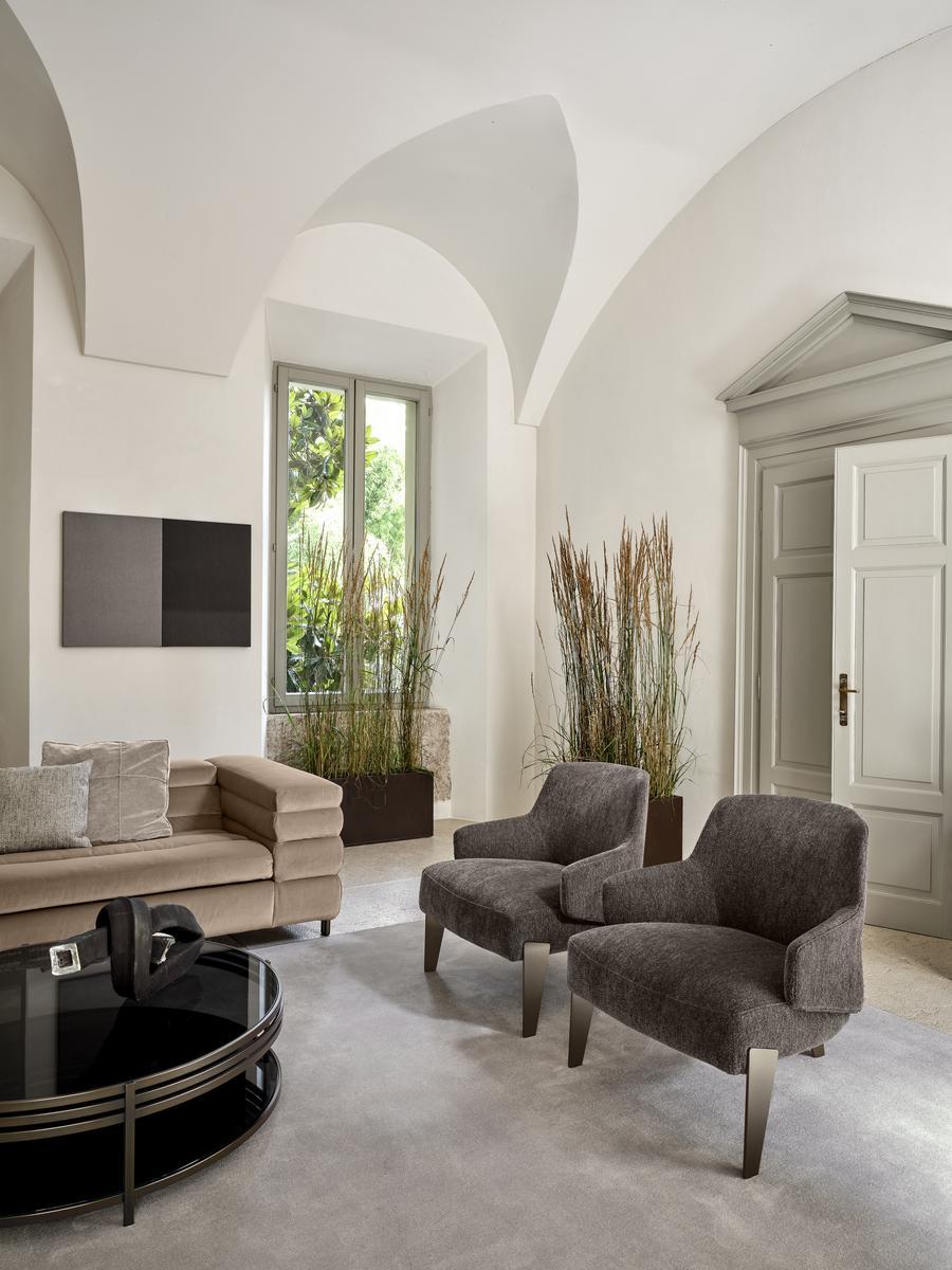 Upholstered fabric easy chair with armrests | Nascar by Arketipo