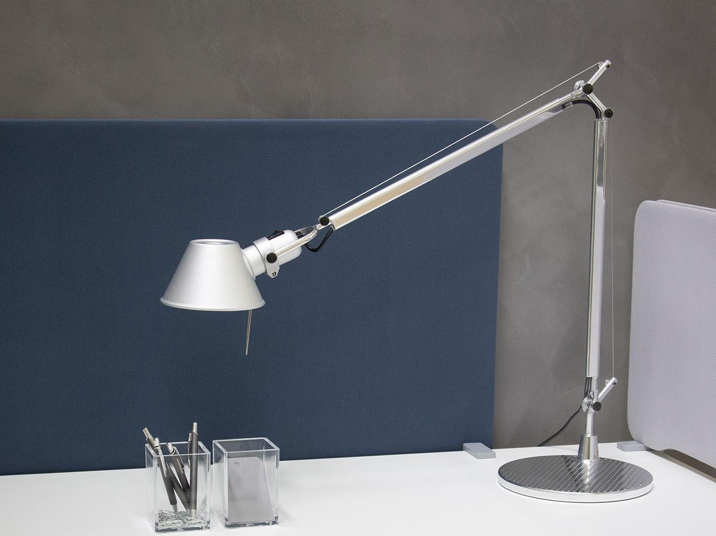 Direct light aluminium table lamp | Tolomeo by Artemide
