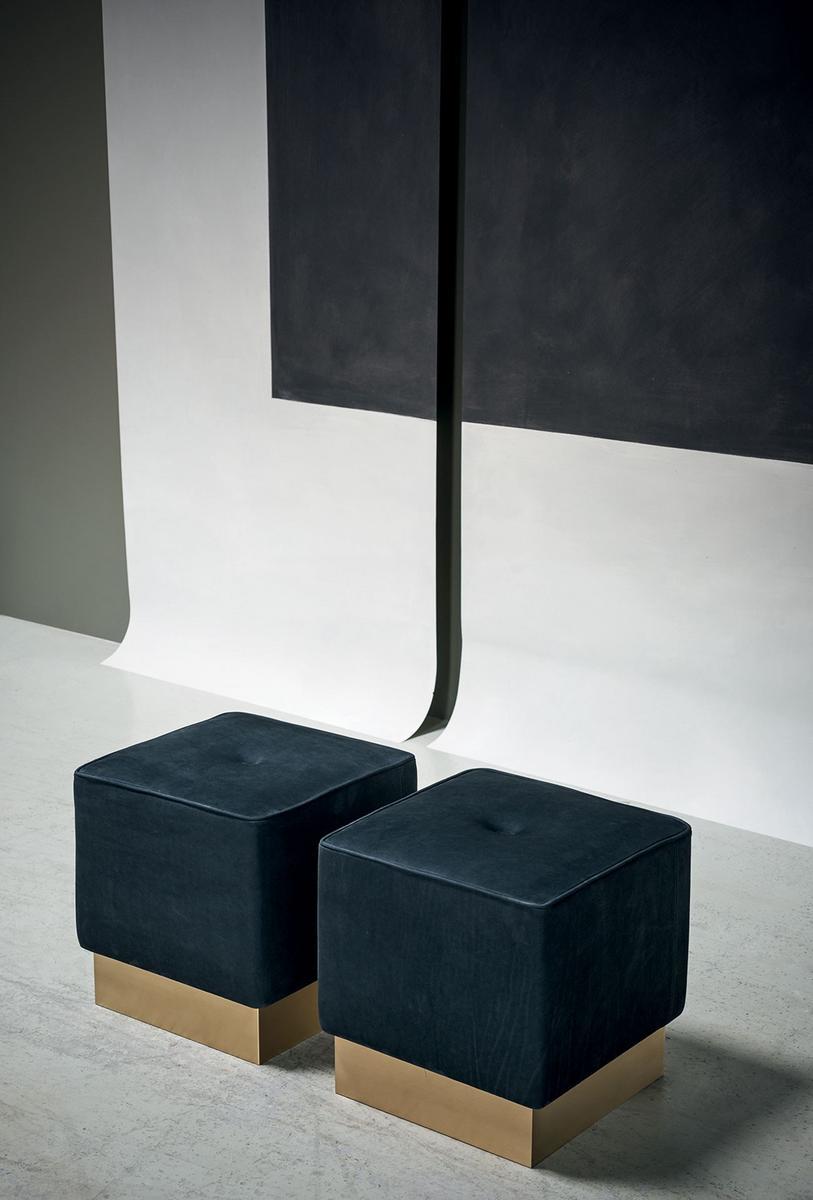Square leather pouf | Anais by Baxter