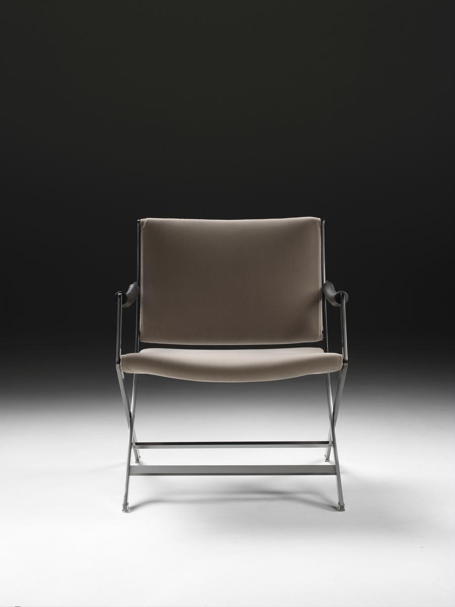 Folding leather easy chair with armrests | Paul by Flexform