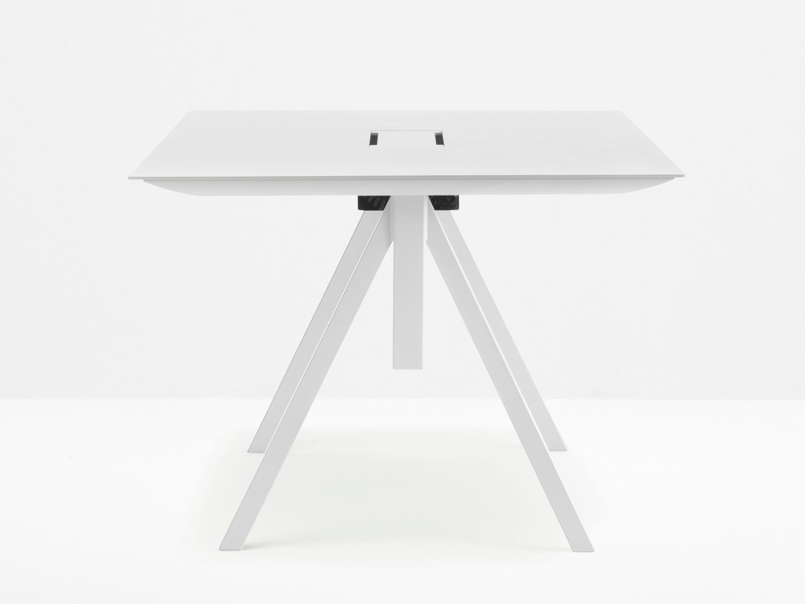 Height-adjustable rectangular office desk | Arki-table Adjustable by Pedrali