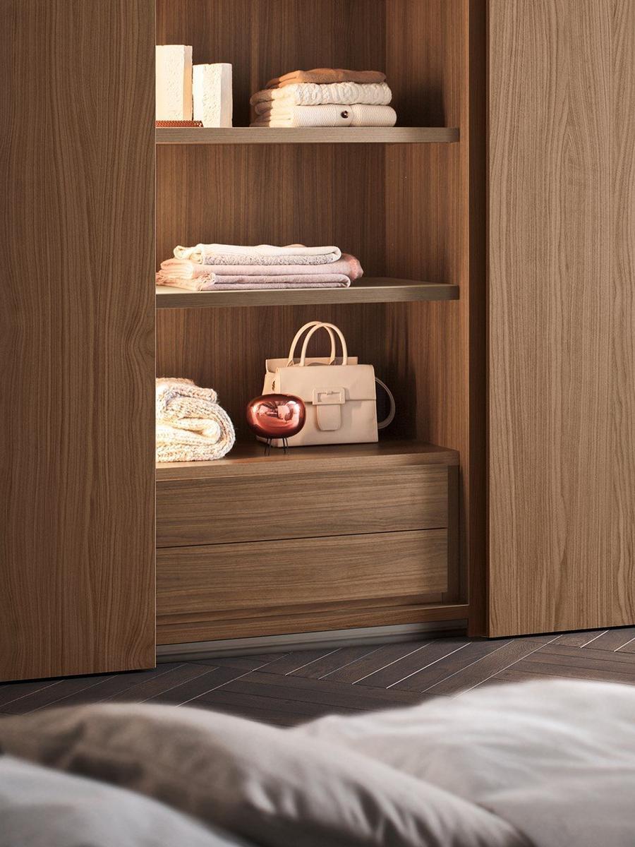 Lacquered wooden wardrobe with sliding doors | Icona by Pianca