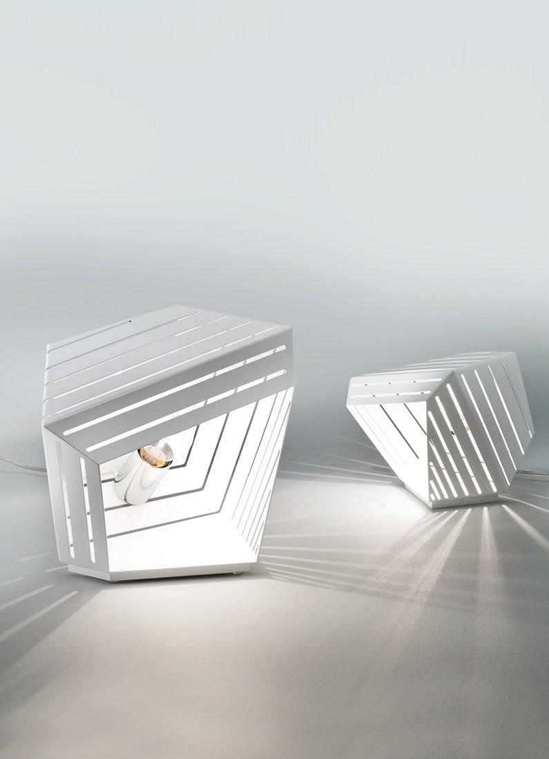 Direct light iron table lamp | Dadì by Zava