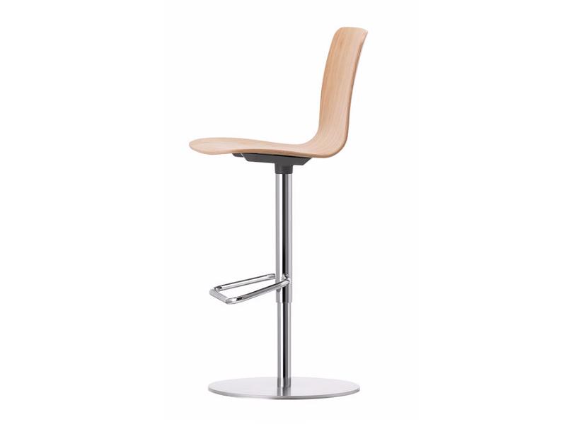 Swivel wooden barstool with footrest | Hal Ply by Vitra