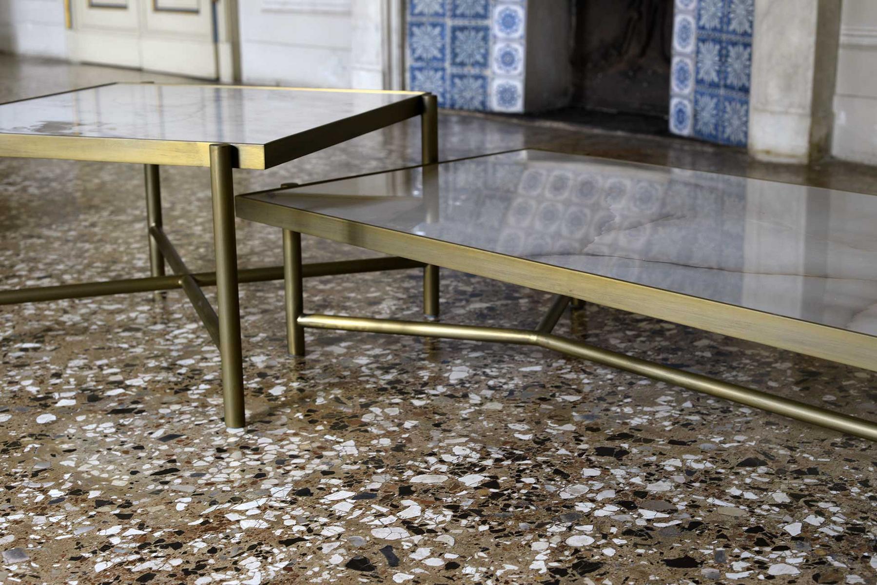 Low square ceramic coffee table | Rea by Domingo salotti
