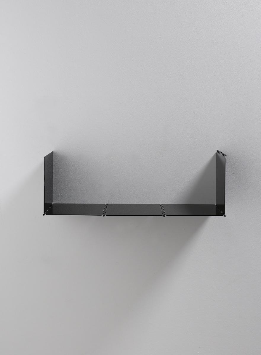 Wall-mounted modular iron bookcase | 349 by Zava