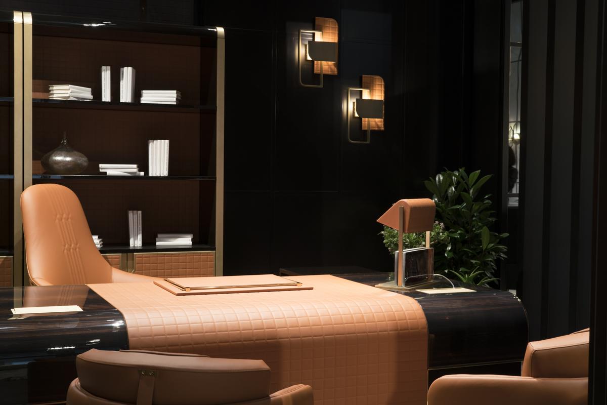 Adjustable ebony table lamp | Astoria by Bruno Zampa