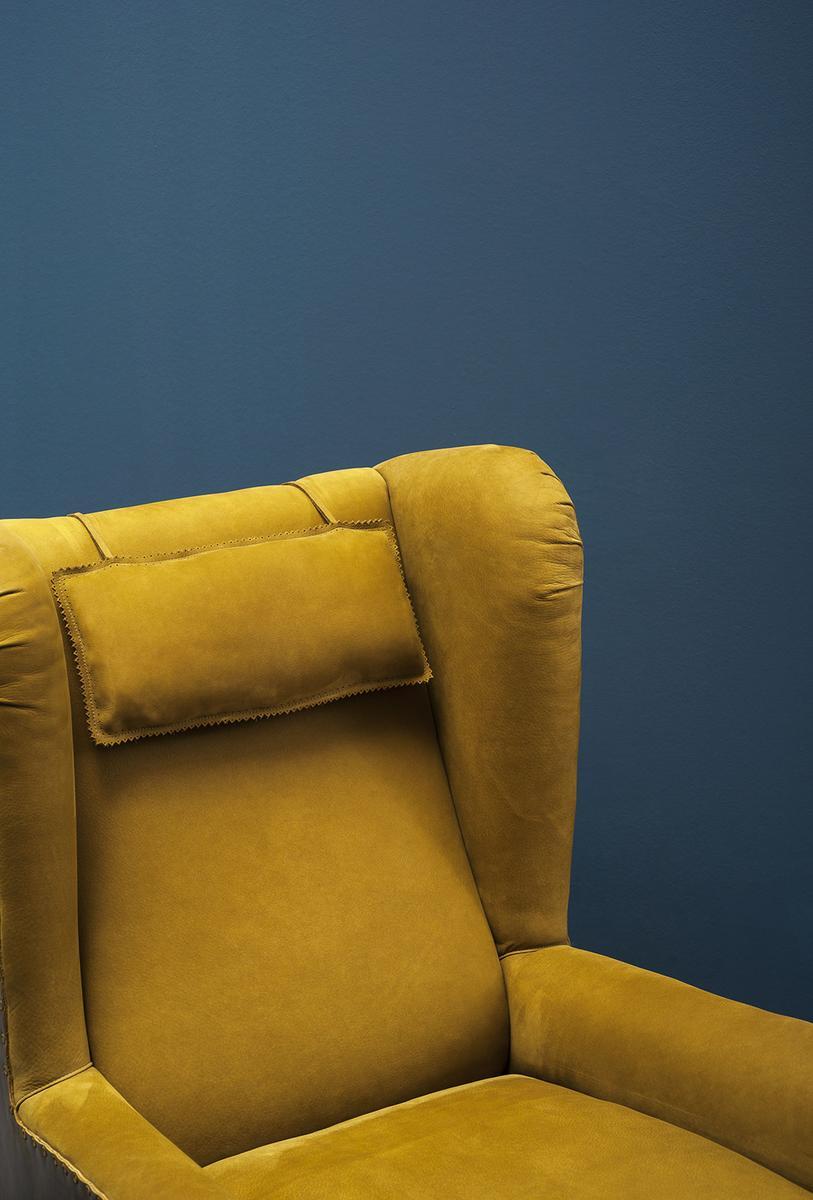 Leather armchair with armrests | Pochette by Baxter