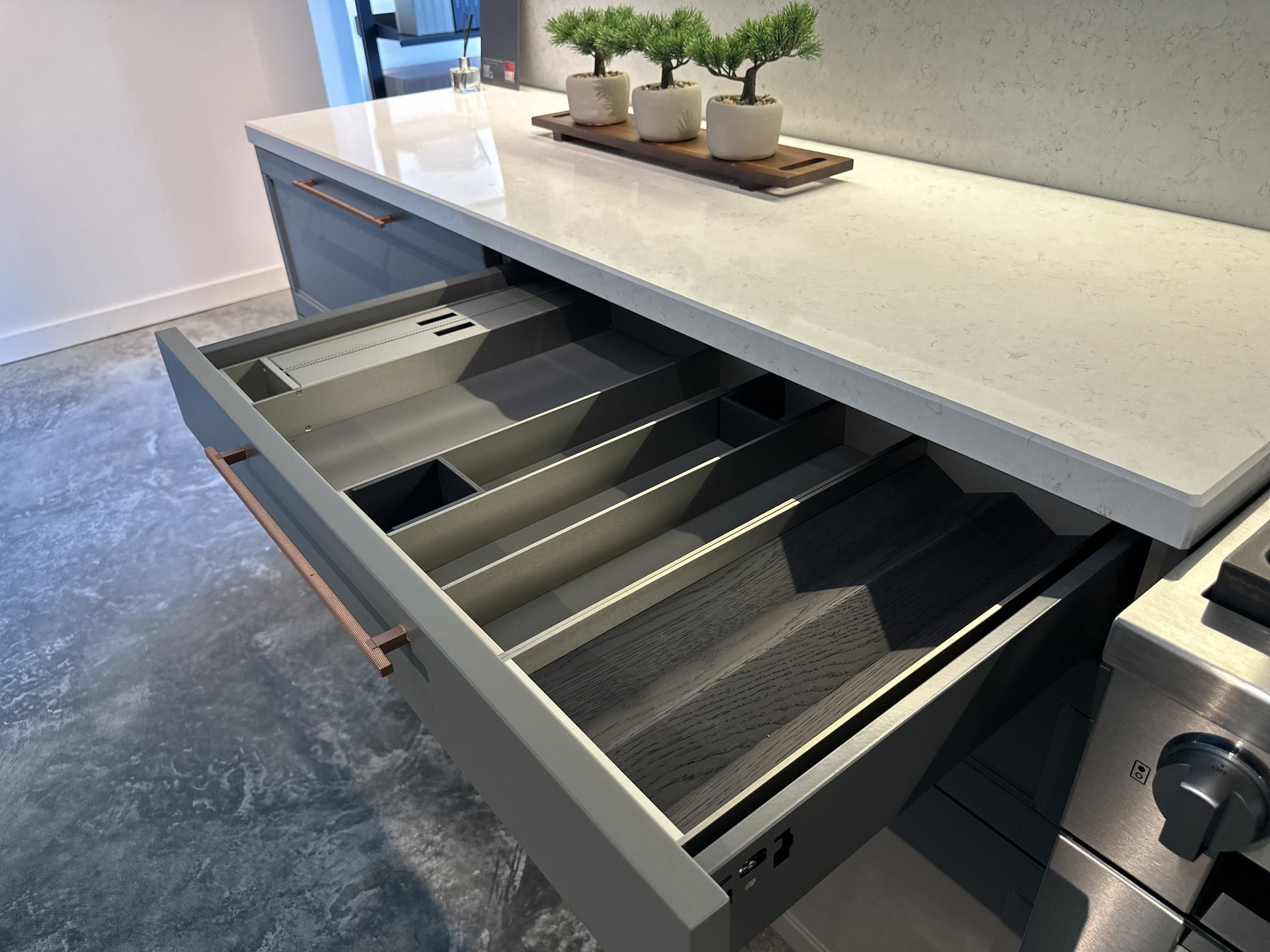 Kitchen with handles Lube Cucine Flavour