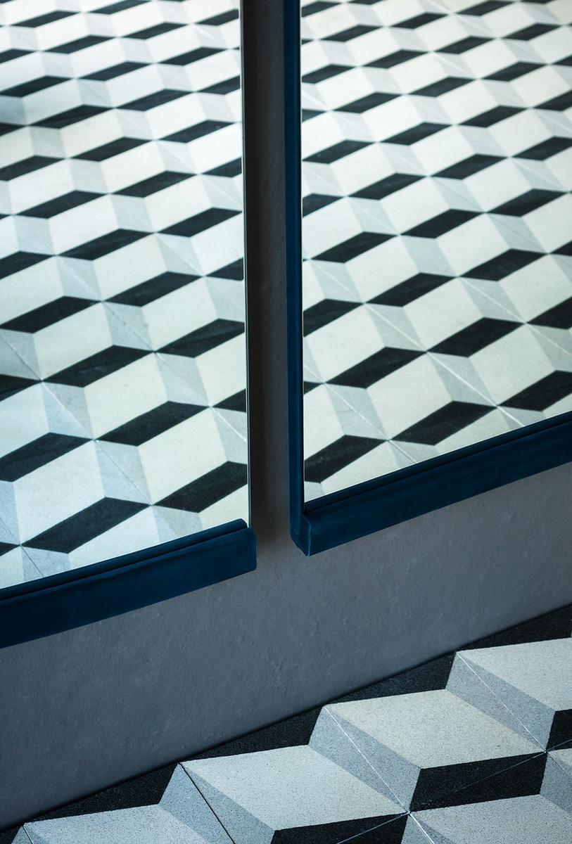 Oval framed wall-mounted leather mirror | Torino by Baxter