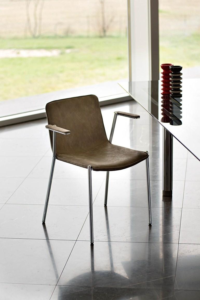 Upholstered chair with armrests | Trampoliere P In by Midj