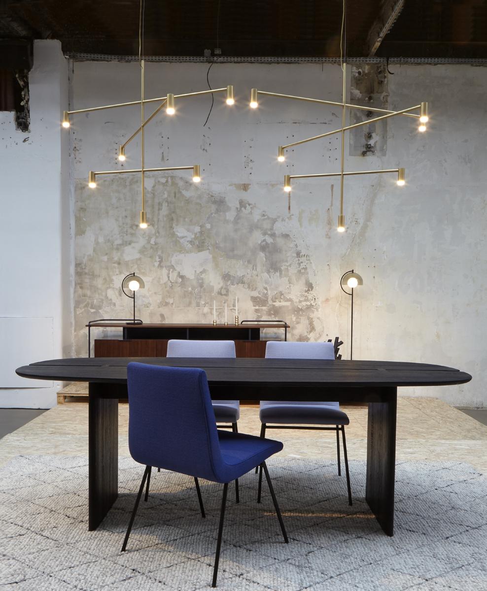 Oval solid wood dining table | Intervalle by Ligne Roset