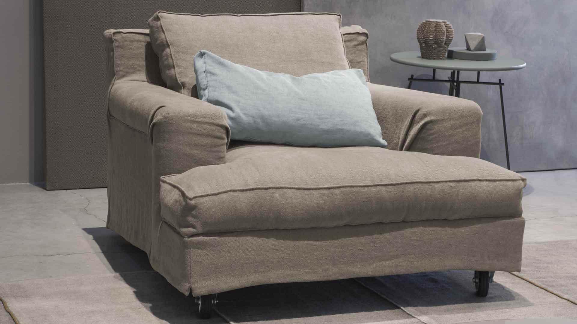 Fabric armchair with castors | Aberdeen by Lema