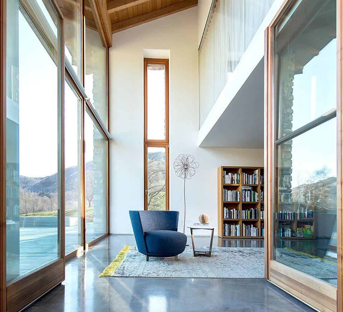 Leather armchair with high back in a contemporary style | Jammin by Alberta Salotti