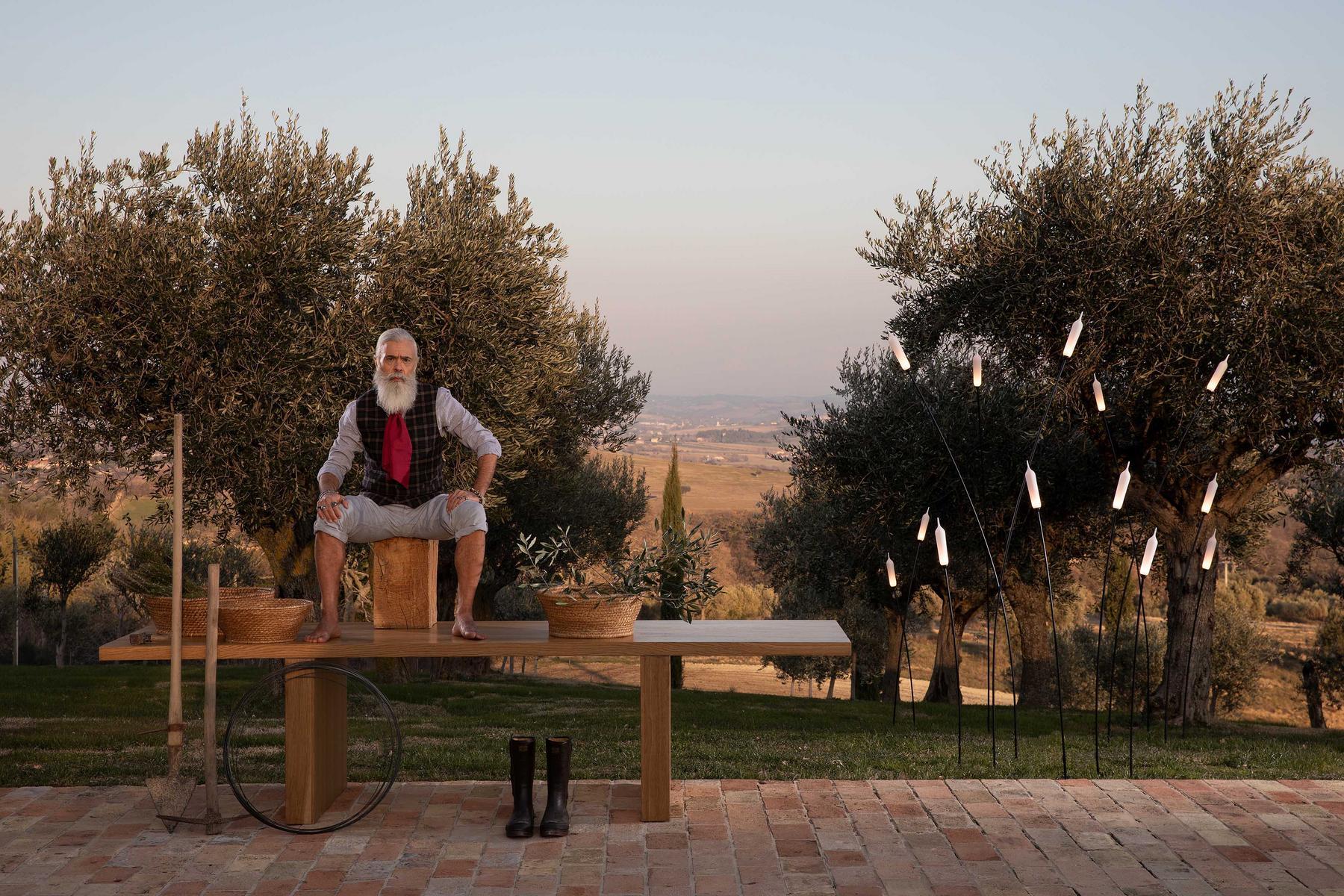 LED aluminium floor lamp | Nilo by Karman