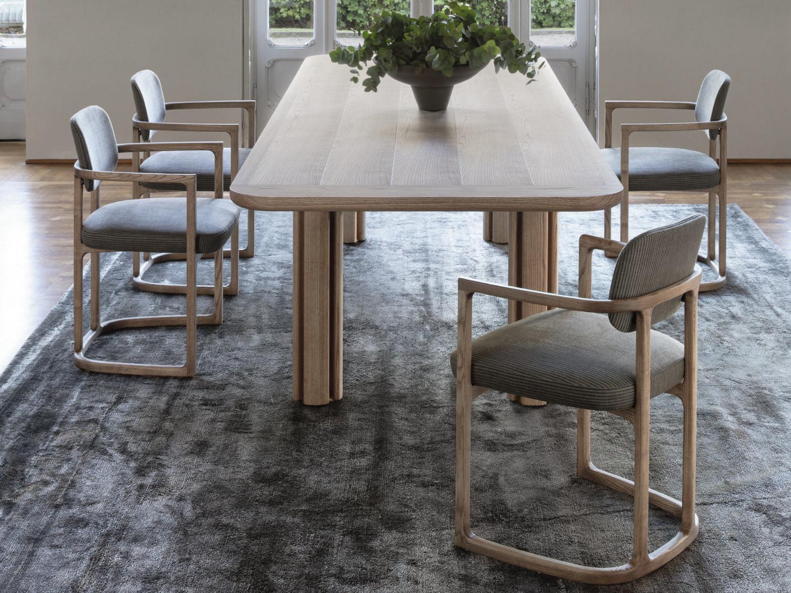 Chair with armrests in ash covered in fabric | Serena by Porada