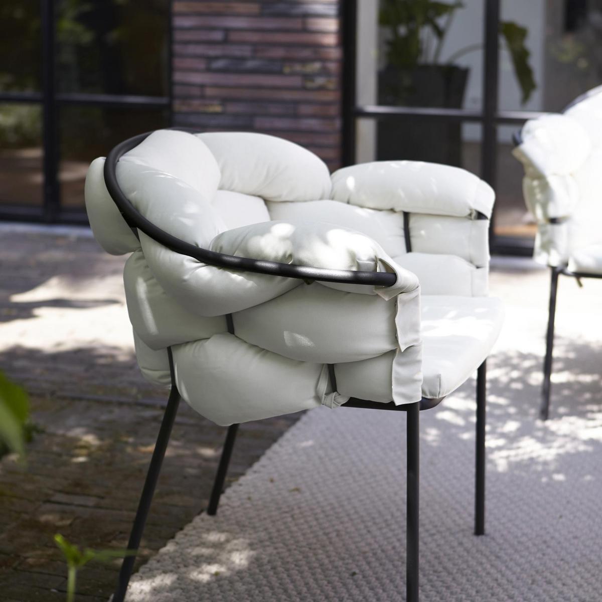 Garden fabric easy chair with removable cover with armrests | Serpentine by Ligne Roset